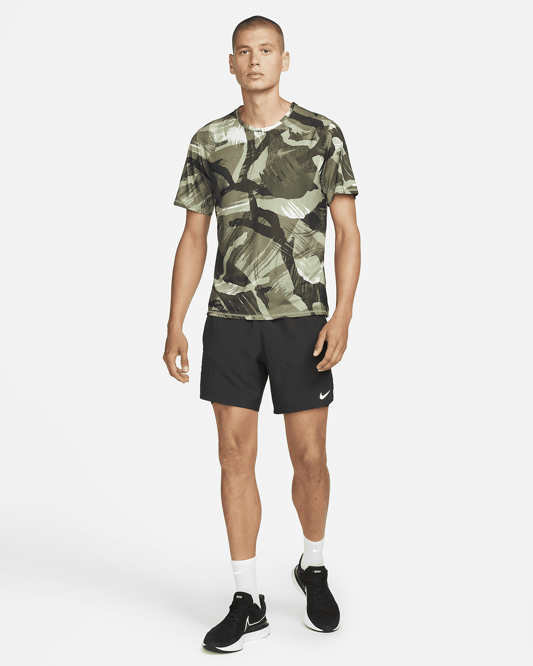 NIKE DRI-FIT MILER
KAMUFLYAJ PRINTLI QISAQOL KIŞI QAÇIŞ KÖYNƏYI