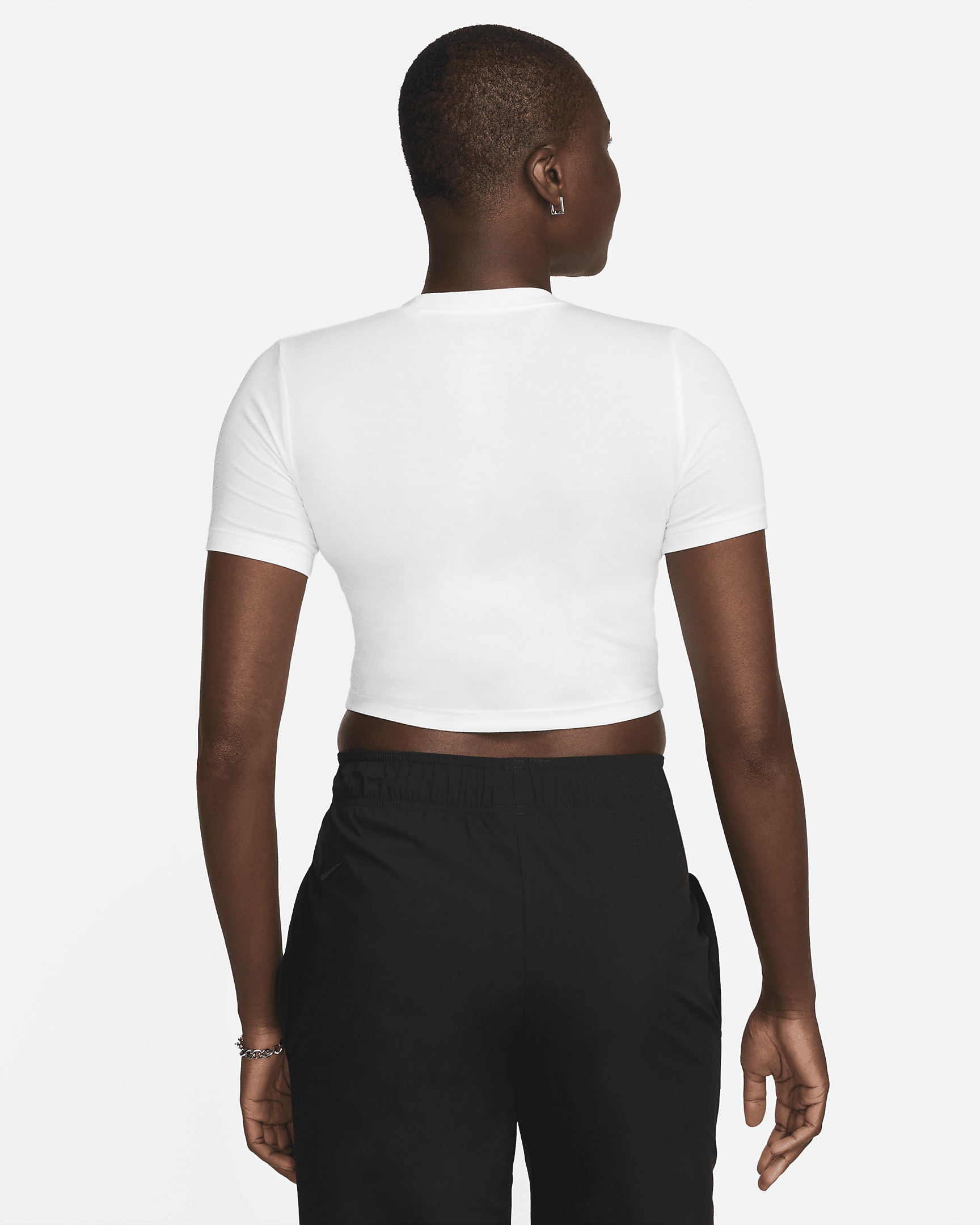 NIKE SPORTSWEAR ESSENTIAL
WOMEN'S SLIM-FIT CROP T-SHIRT