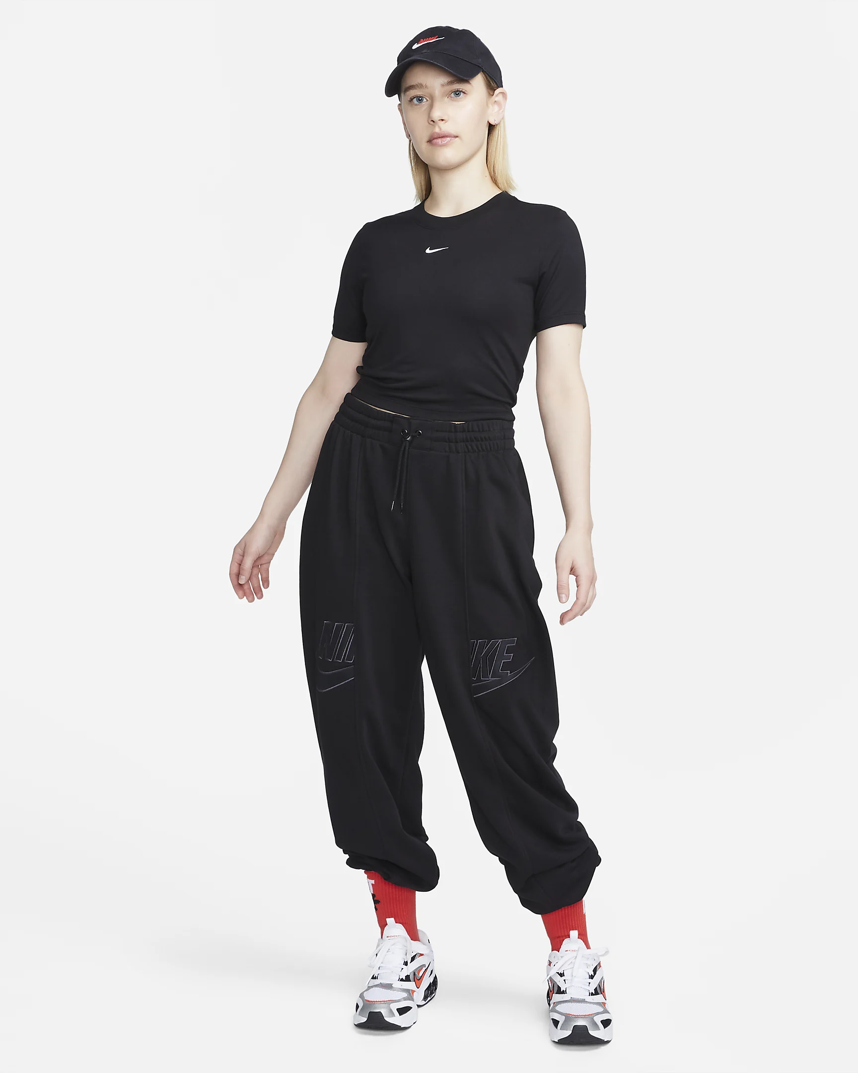 NIKE SPORTSWEAR ESSENTIAL
QADINLAR ÜÇÜN QISA BIÇIMLI KÖYNƏK