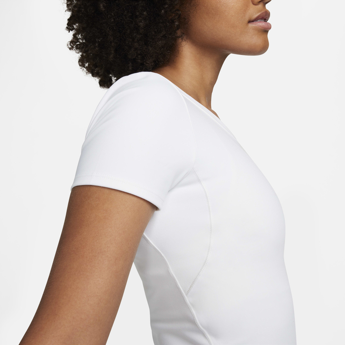 Nike One Fitted Dri-FIT Qadınlar üçün qısa top