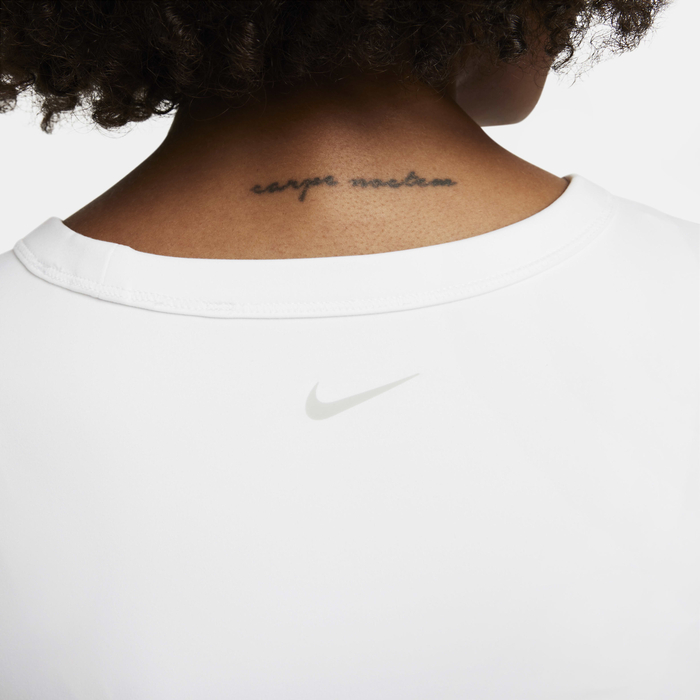 Nike One Fitted Women's Dri-FIT Cropped Top