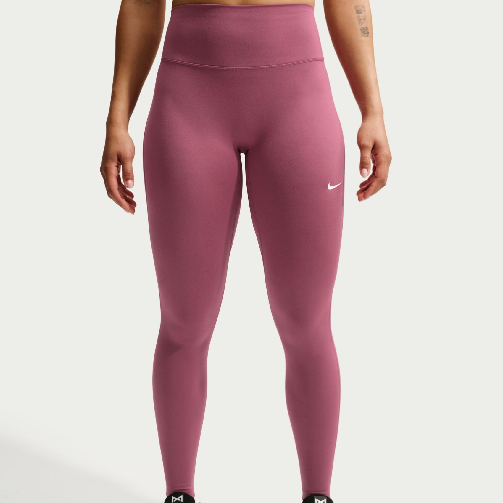 Nike Dri-FIT One Hr Tight Qadınlar üçün legginslər