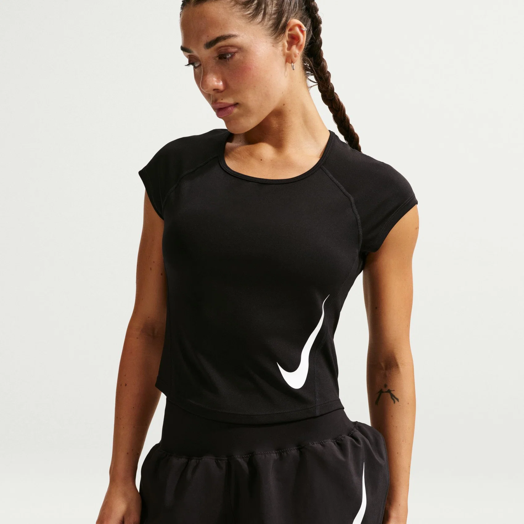 Nike Tempo Swoosh Run Dri-FIT Qadınlar üçün köynək