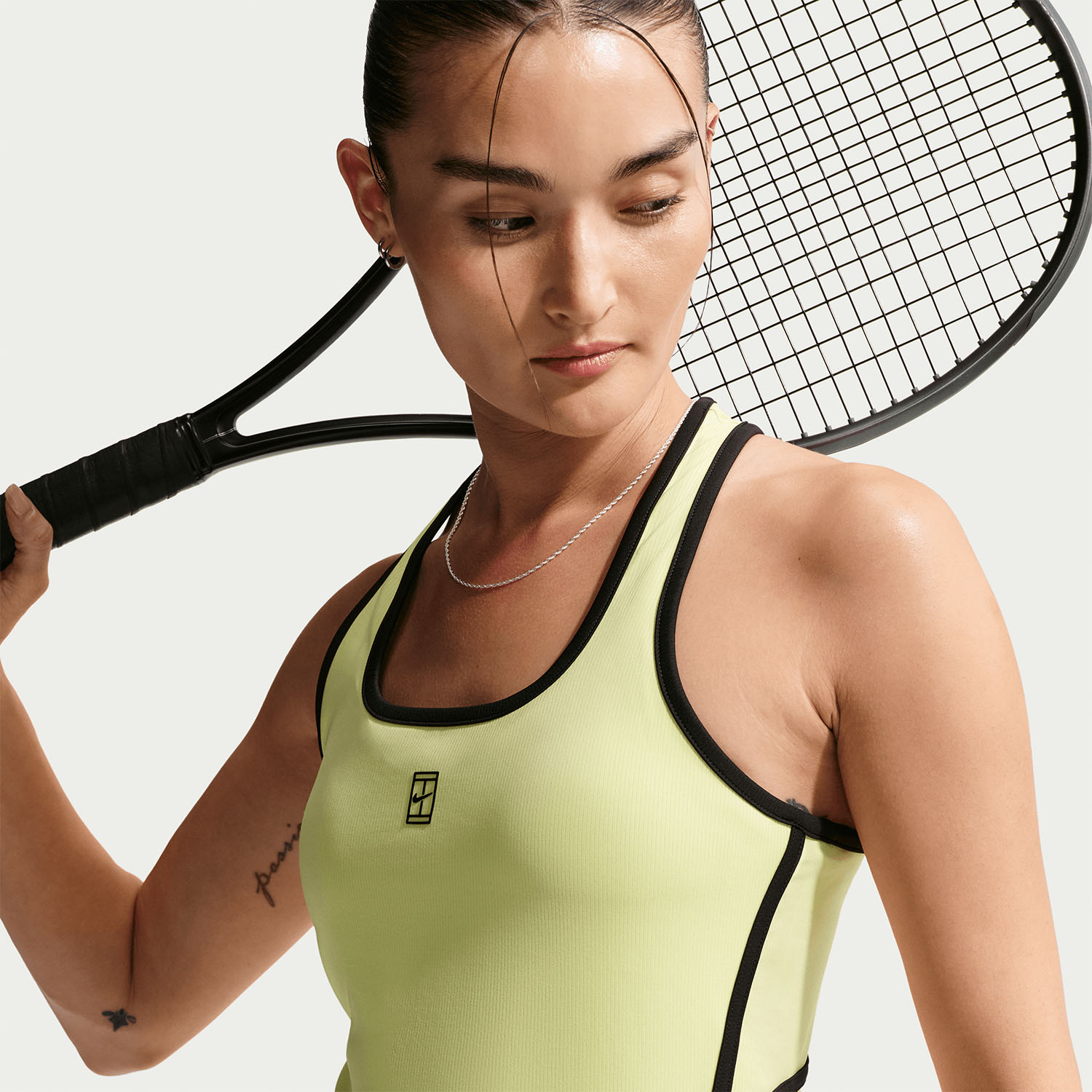 Nike Court Advantage Novelty Qadınlar üçün mayka